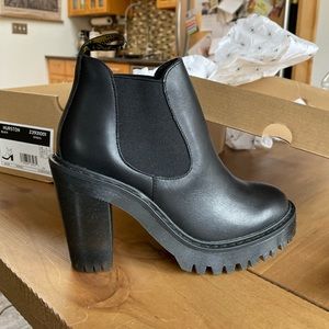 Dr. Martens HURSTON Boots NWT